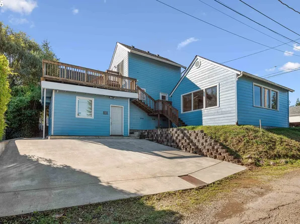 584 Exchange St, North Bend, OR 97459