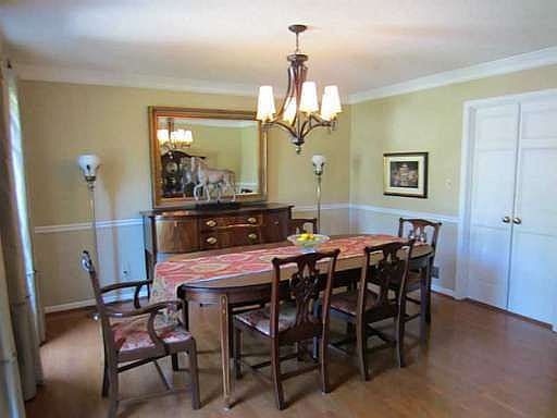 3rd image of 2800 Windsor Dr