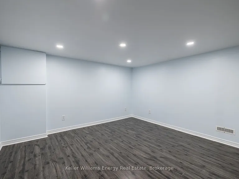 566 Dean Ave #LOWER — Photo 15