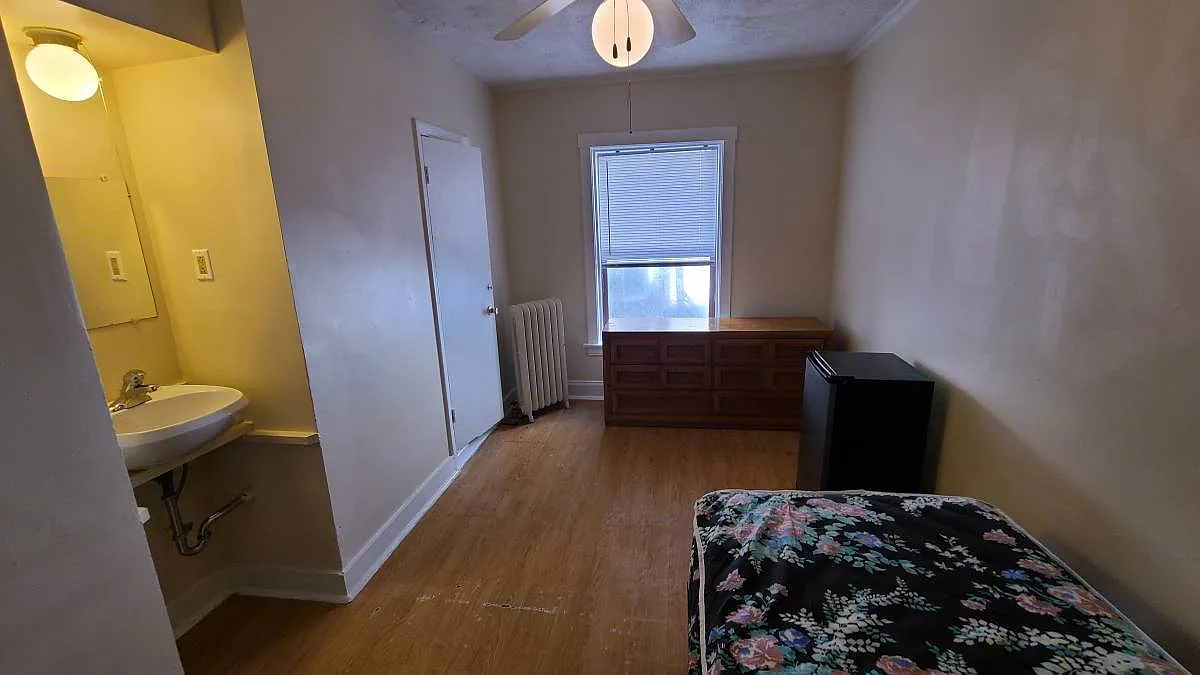 Studio, 140 sqft, $750 — Photo 1