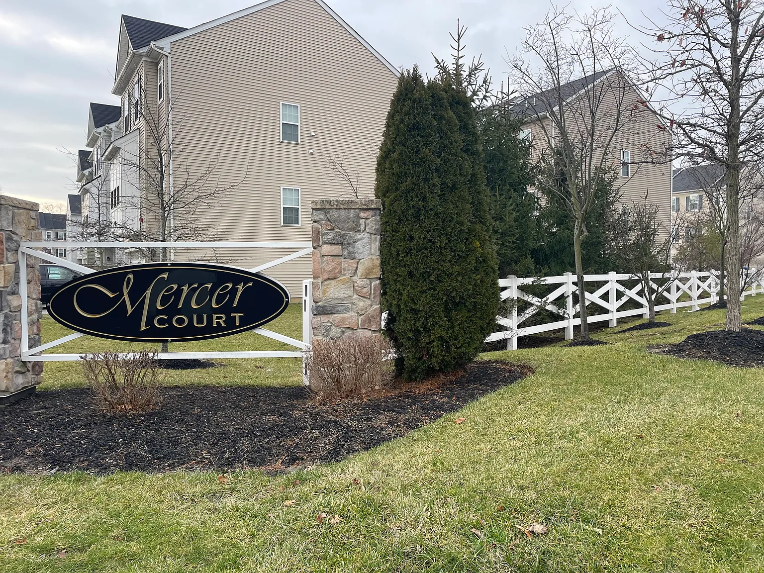 3 bed, 3.5 bath, 1980 sqft, $3,000 — Photo 2