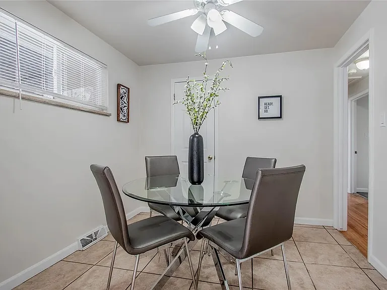 824 Xavier St — Photo 3