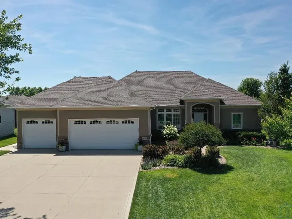 170 Saddlebrook Ct, Dakota Dunes, SD 57049