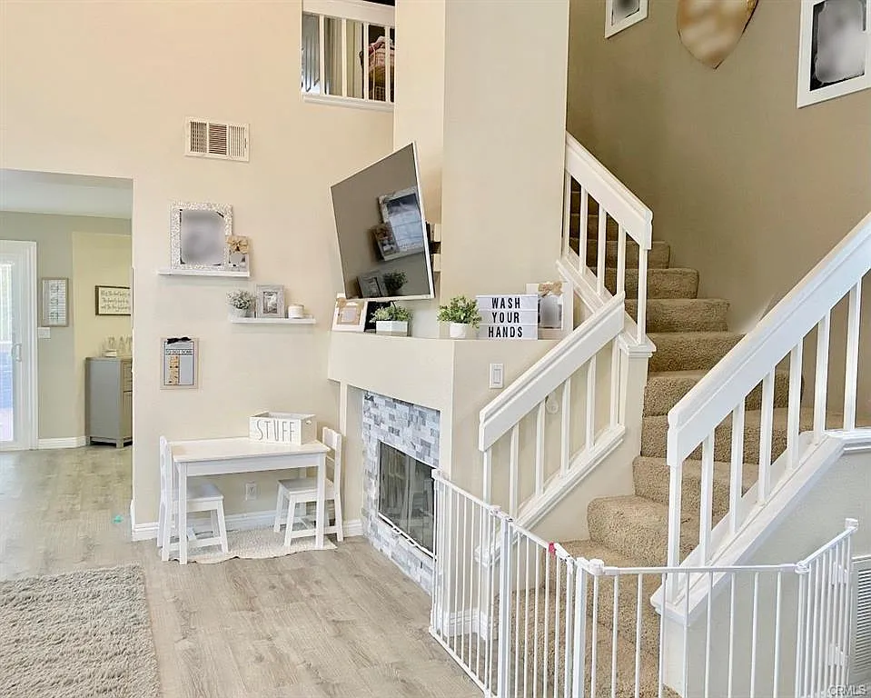 3 bed, 2.5 bath, 1500 sqft, $3,400 — Photo 2