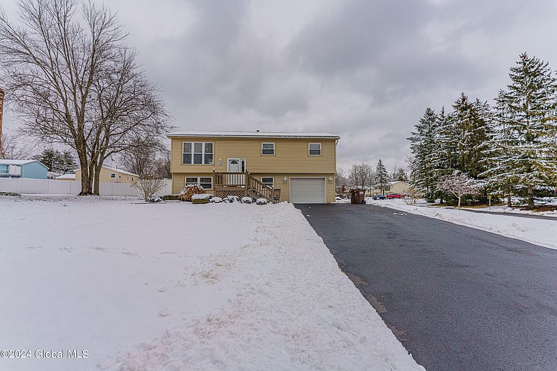 4th image of 265 Kings Court