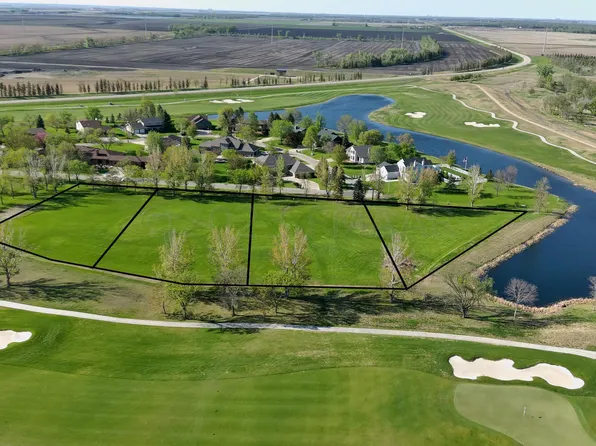 2 Oxbow Dr, Horace, ND 58047
