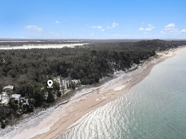 6465 S Mack Rd, Pentwater, MI 49449