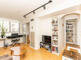711 Bay St #1720, Toronto, ON M5G 2J8