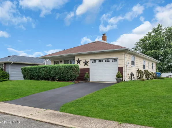 23 Spanish Wells Street, Toms River, NJ 08757
