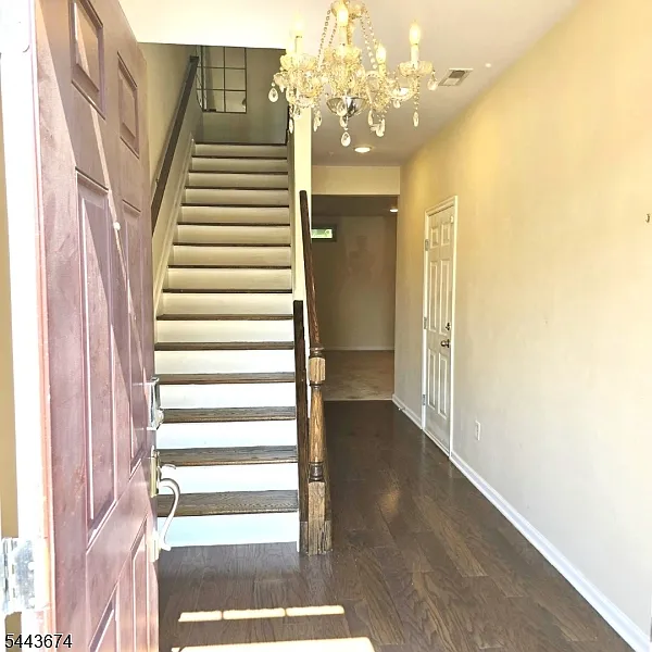 3 bed, 4.0 bath, 2100 sqft, $3,750 — Photo 2