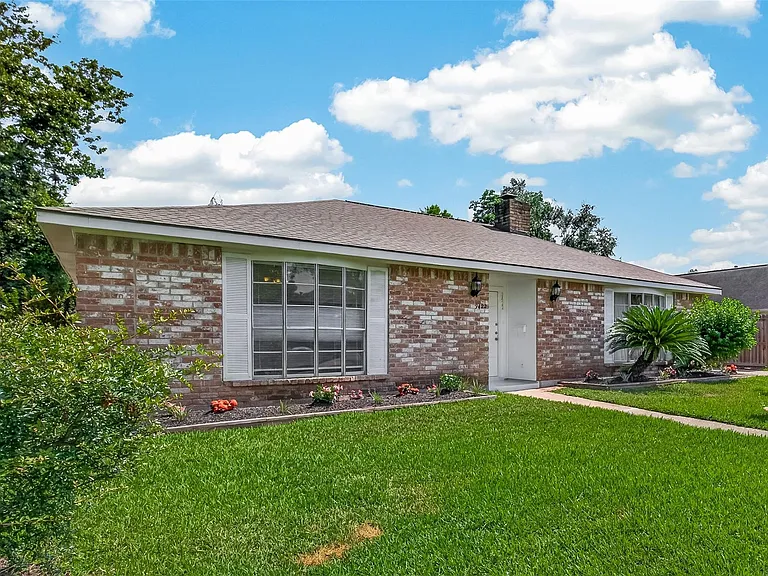 9422 Kristin Dr — Photo 7