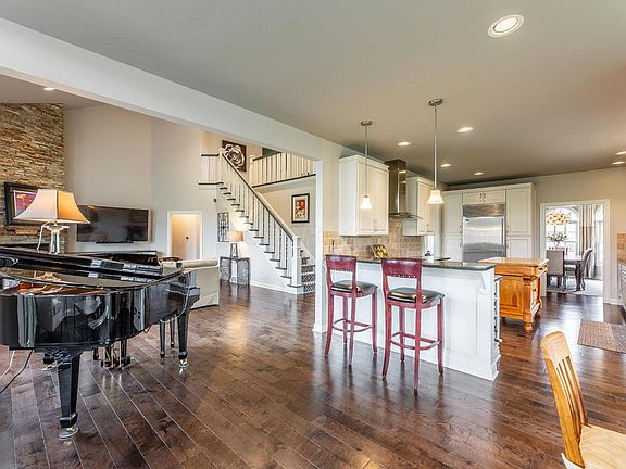 3rd image of 6961 Princeville Ct