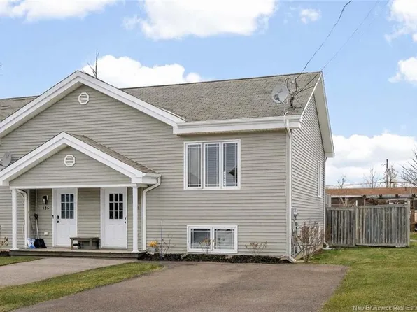128 Lakeburn Ave, Dieppe, NB E1A 0Y7