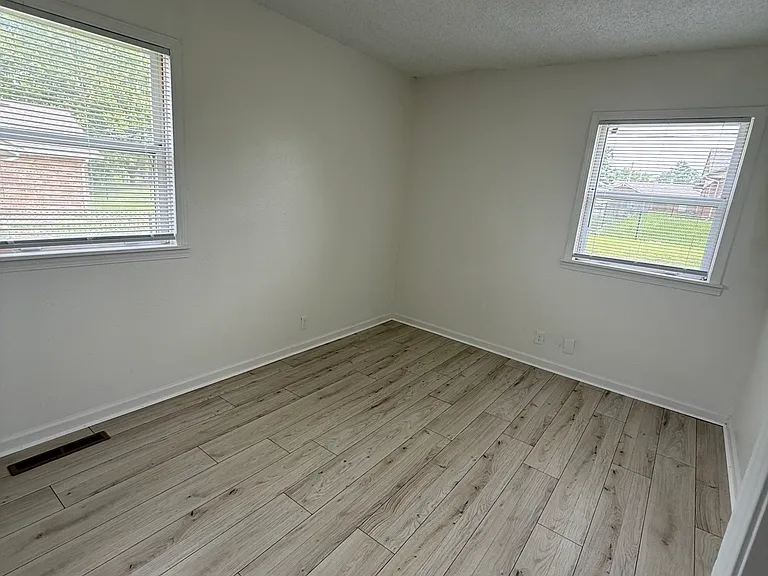 7035 W Newell St — Photo 10