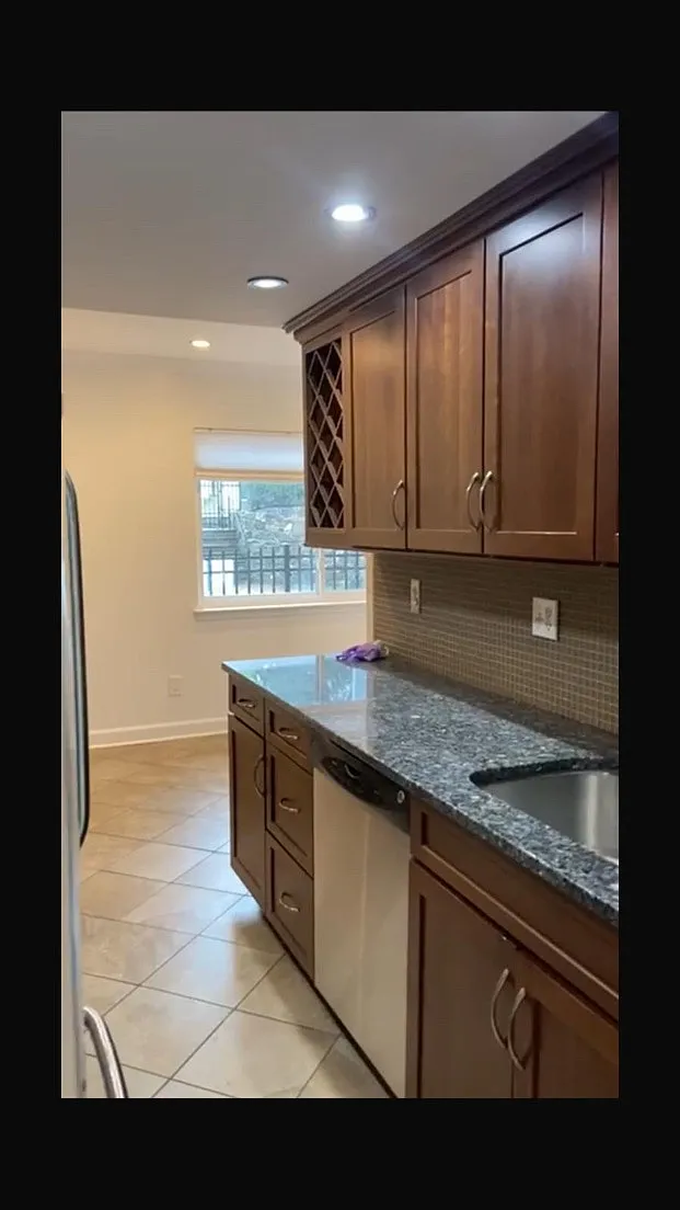 3 bed, 2.5 bath, 1800 sqft, $4,300 — Photo 1
