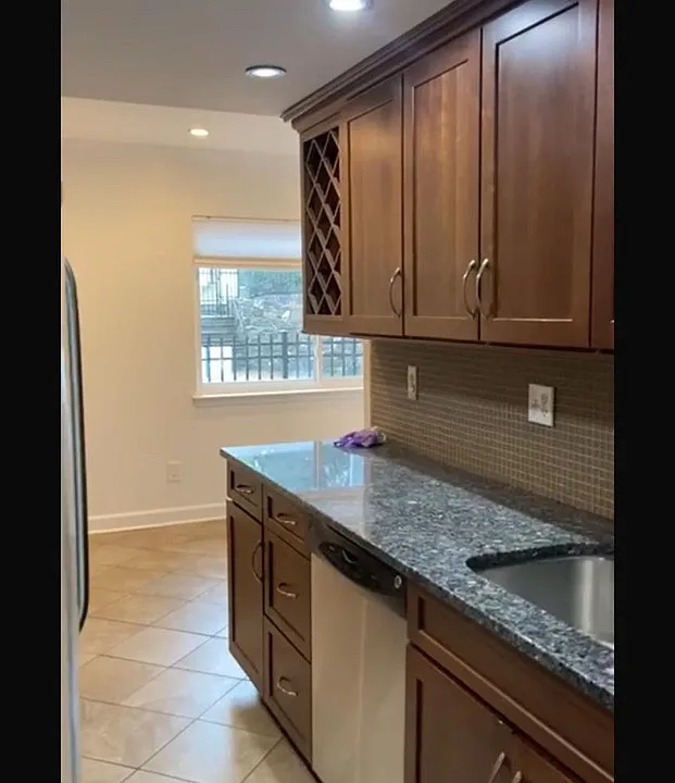 25 Barker St #308