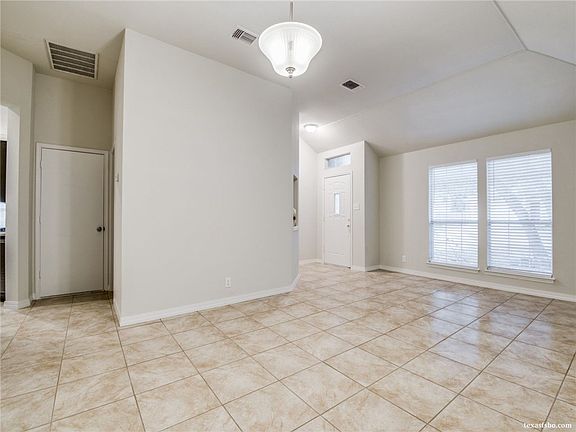 3rd image of 1209 Mahogany Ln
