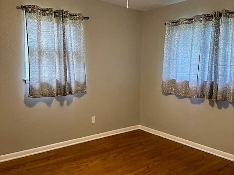 817 E Carroll Ln — Photo 11