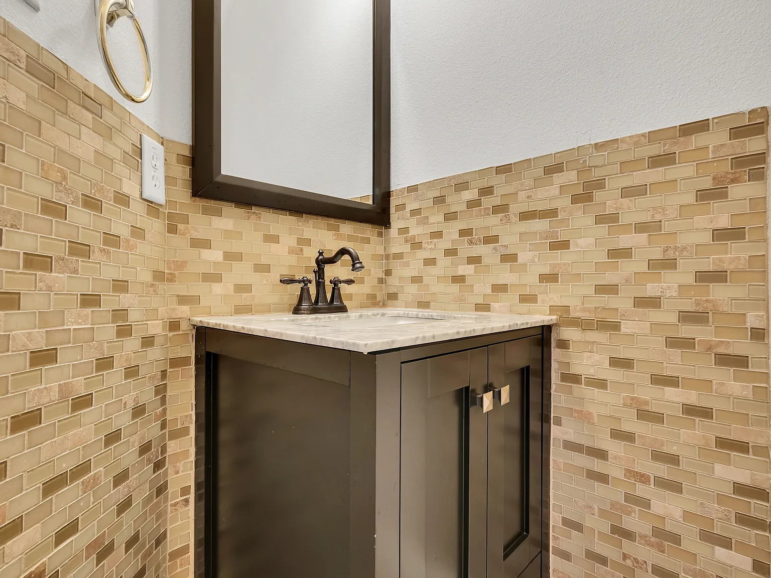 114 Constitution Drive - 1 — Photo 2