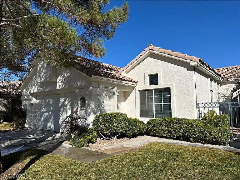 9216 Eagle Ridge Dr — Photo 1