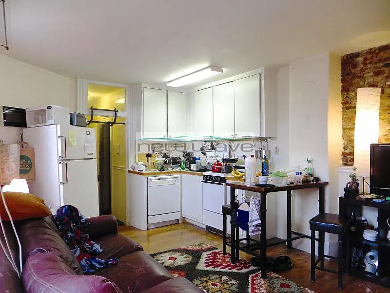3 bed, 900 sqft, $4,700 — Photo 4