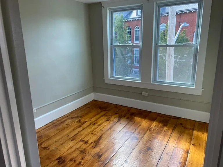 185-187 Newbury St — Photo 9