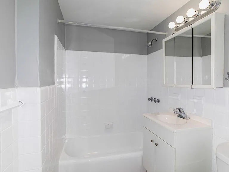 Woodbrook House Apartments — Photo 5
