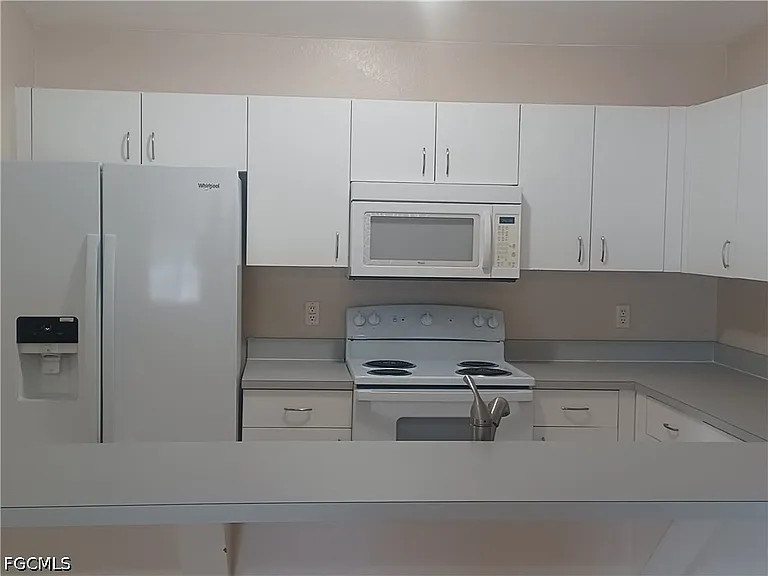100 SW Trafalgar Pkwy #104 — Photo 5