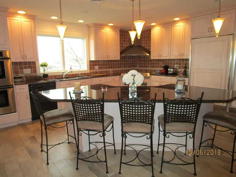 kirchen - island seating for five