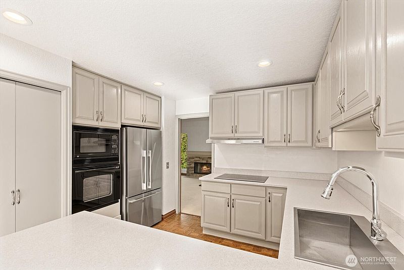 5th image of 2944 Kennewick Place NE