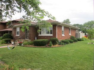 1623 Wilcox St, Crest Hill, IL 60403