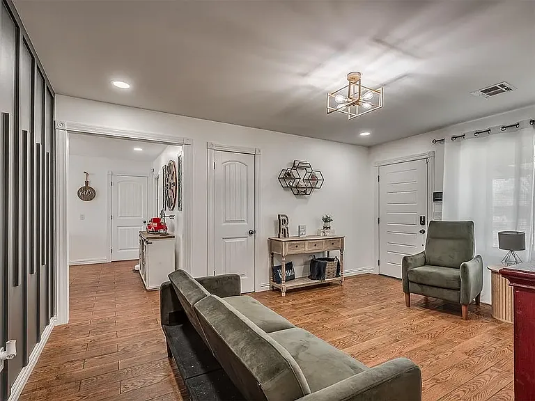 1402 SW 66th St — Photo 10