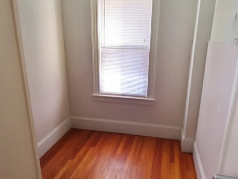 184 Gladstone St #3 — Photo 11