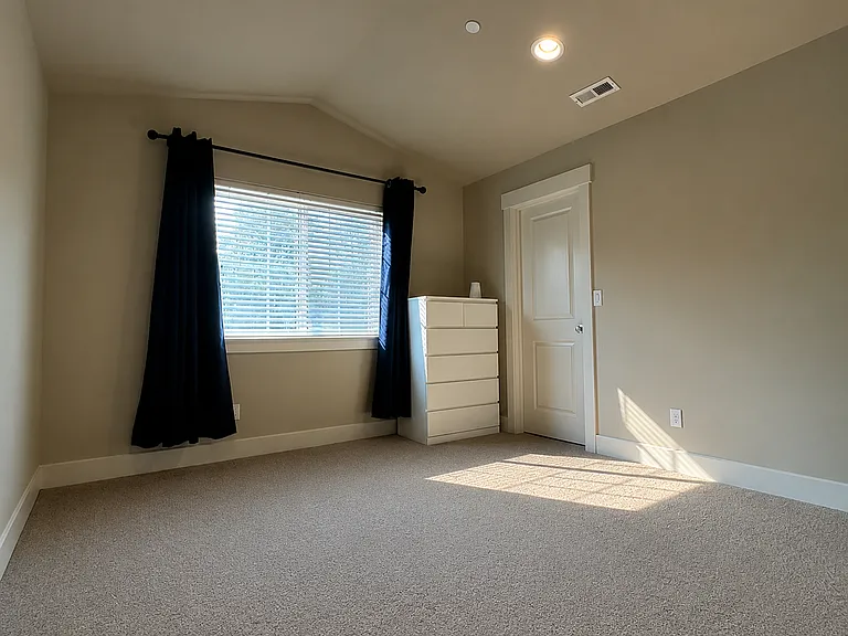 9402 S 218th St — Photo 14