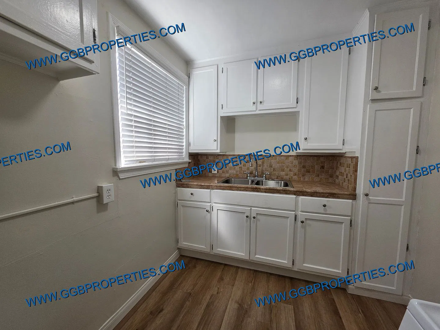 4357/4361 Elm Ave — Photo 3