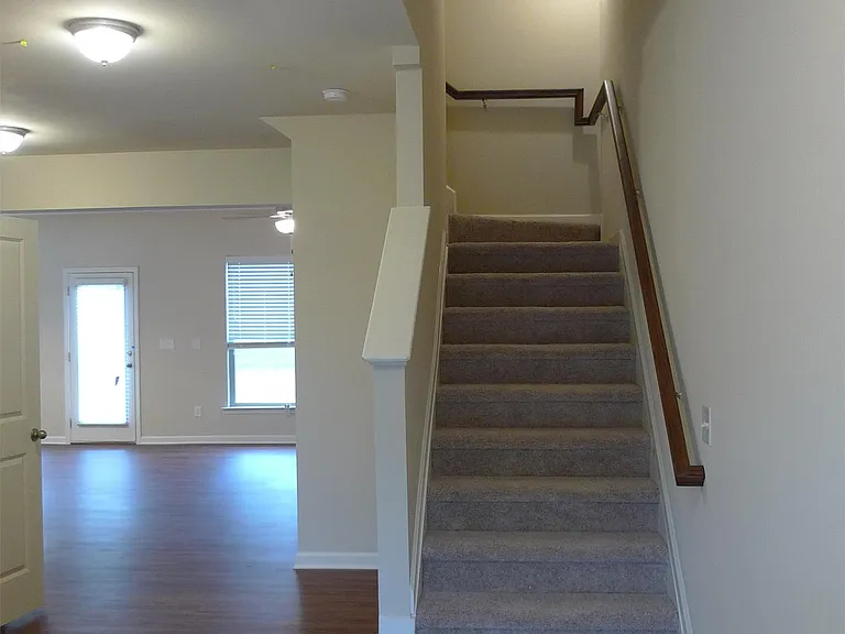 92 Greenfield Dr — Photo 6