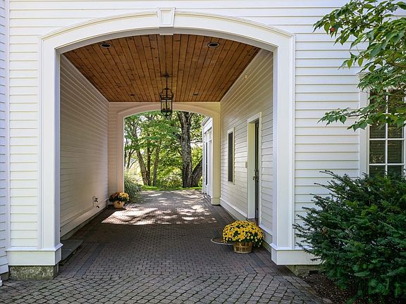 3rd image of 32 Sears Rd