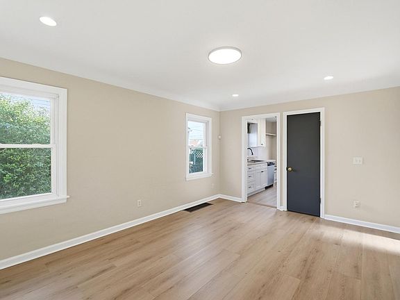 4th image of 2917 123rd St