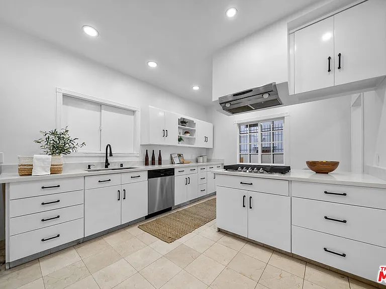 320 Westminster Ave — Photo 30