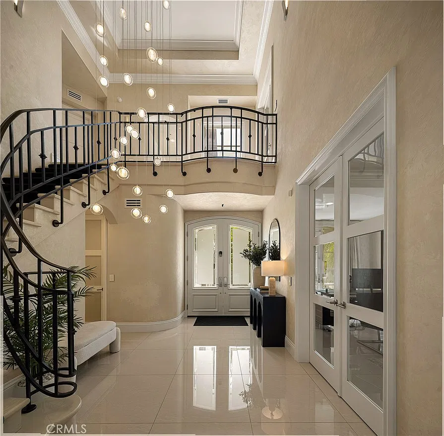 6 bed, 6.5 bath, 5556 sqft, $48,000 — Photo 2