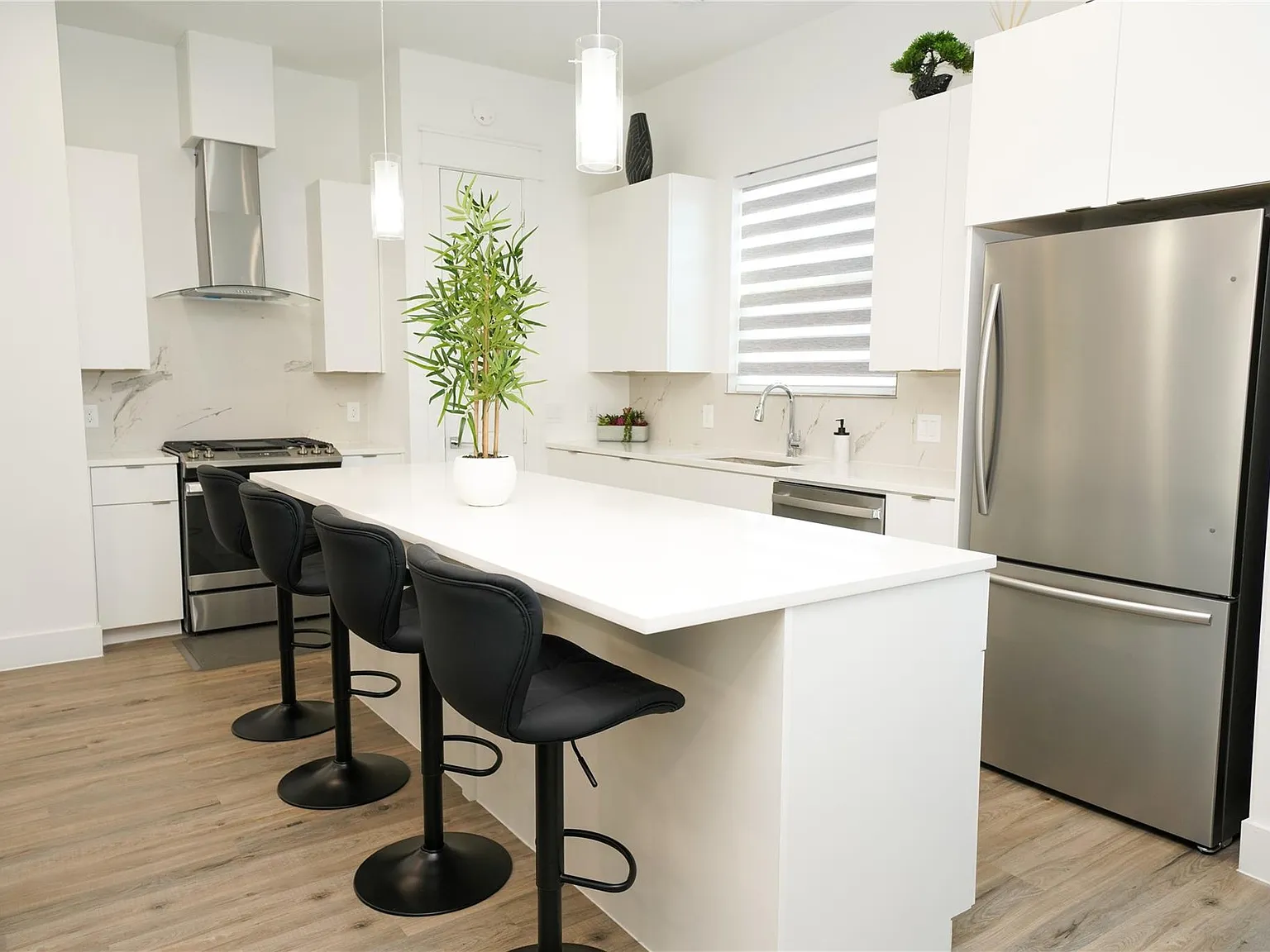 3 bed, 3.5 bath, 2261 sqft, $2,750 — Photo 4