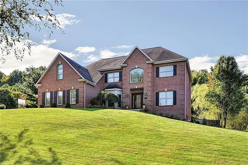 132 Greenbriar Dr photo 1