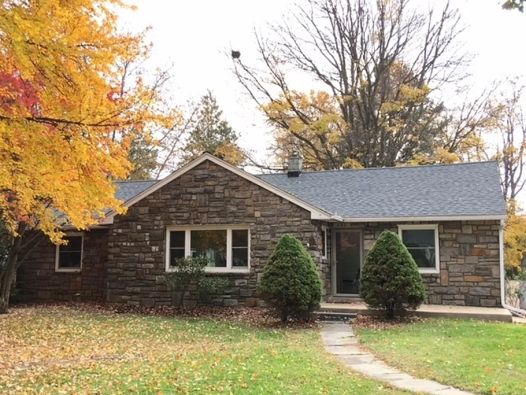 440 Pinecrest Rd photo 1