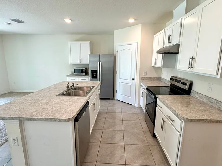 709 Versailles Ln — Photo 23