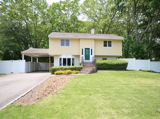 91 Fawn Ln E, South Setauket, NY 11720
