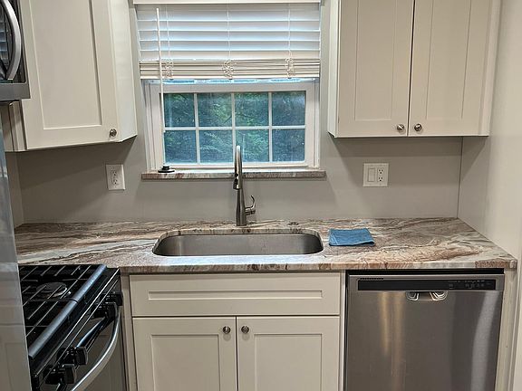 4th image of 3400 Kaufmann Ave