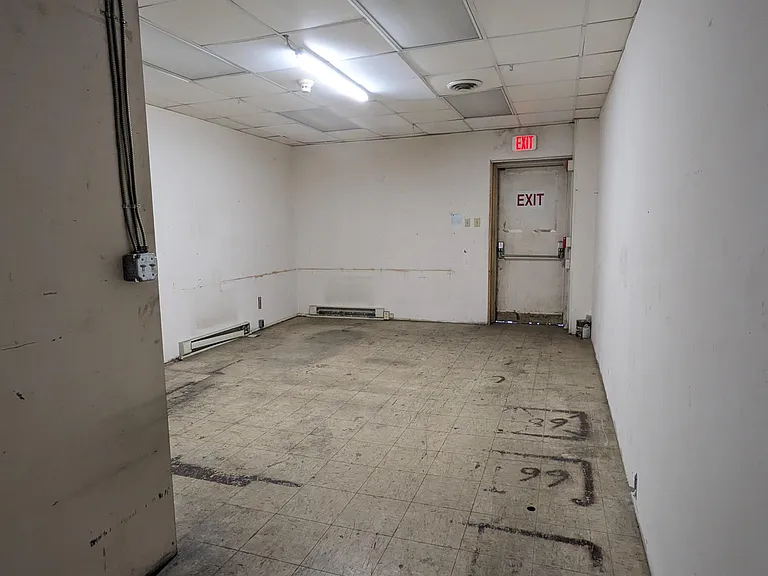 319 S Main St — Photo 4