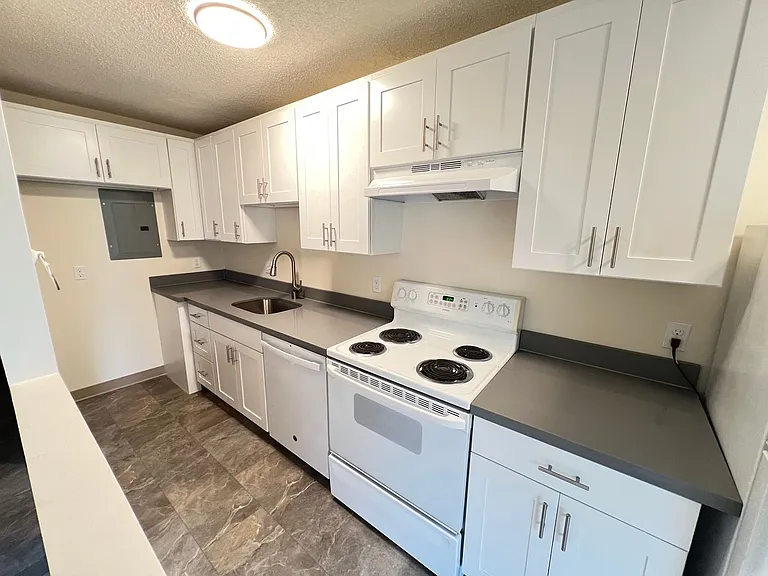 Lake Vista Apartments — Photo 10