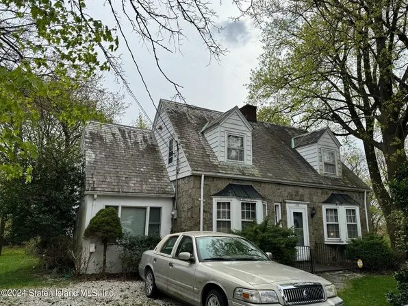 170 Campus Rd, Staten Island, NY 10301