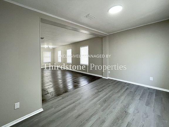 4th image of 2138 Louise St